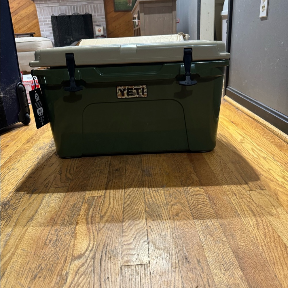 YETI Camo 45 Outdoor Cooler